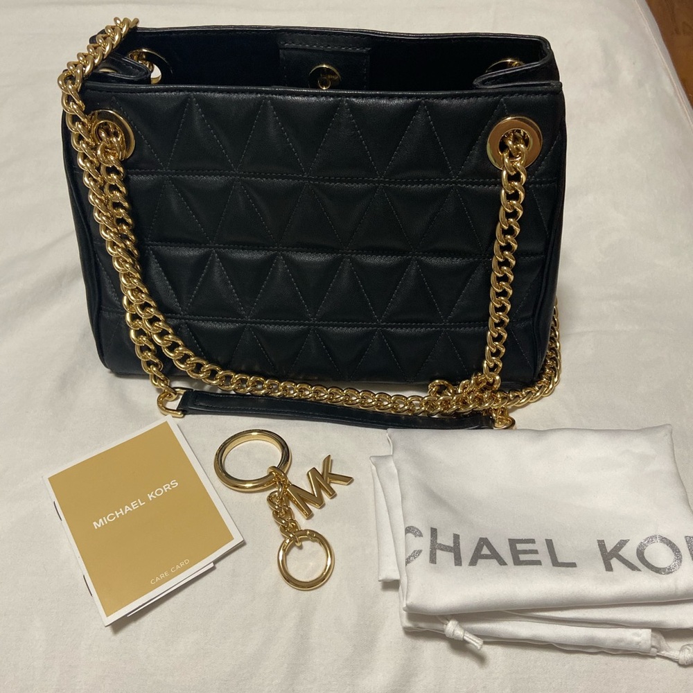Michael Michael Kors
SCARLETT MEDIUM MESSENGER